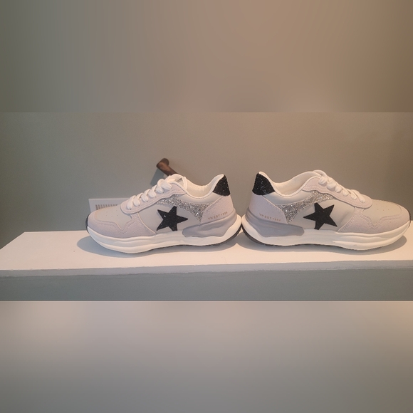 Vintage Havana Run Sneaker - Picture 2 of 11